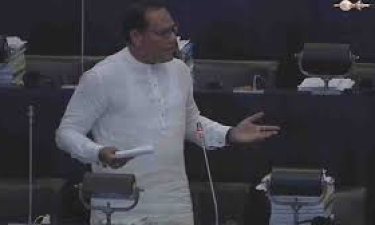 රනිල්ට හා ඇමති කුමාරට නීති දෙකක්: දයාසිරි ජයසේකර 